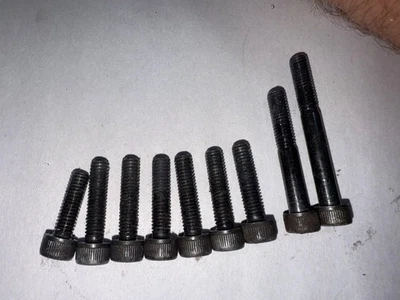 Yamaha XT550 1983 OEM L/H cubierta del motor pernos varias longitudes 1317-06025-00 Foto 1 de 4