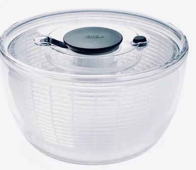 "Hilandero para ensaladas OXO de plástico transparente #32480 con colador de cesta extraíble 10,5"" x 6""" Foto 1 de 4