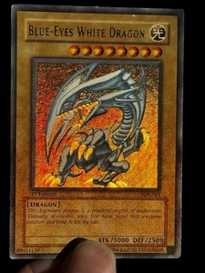 Yu-Gi-Oh! 2002 Blue Eyes White Dragon SDK-001 1st Edition Full Holo Bleed LP - Picture 1 of 21