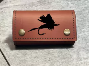 Custom Big Bass Leder Fliegenfischen Geldbörse Echthaut mit 10 schwarzen Wollbuggy - Bild 1 von 10
