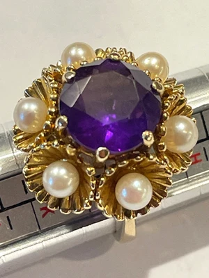 Великолепное полностью помеченное золотое, аметистовое и жемчужное кольцо - Изображение 1 из 4