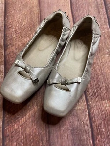 Junior Tod’s Girls Pearly White Silvery Ballet Flats US Size 13 Italy 30 - Picture 1 of 8
