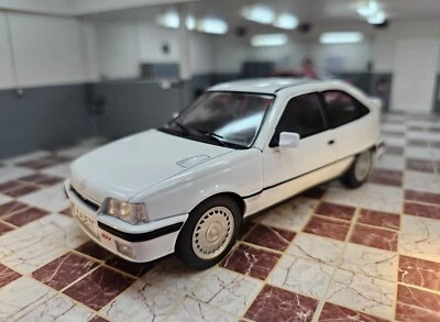 WHITEBOX 1/24 SCALE OPEL KADETT GSI (VAUXHALL ASTRA GTE) WHITE DIECAST MODEL CAR - Image 1 of 4