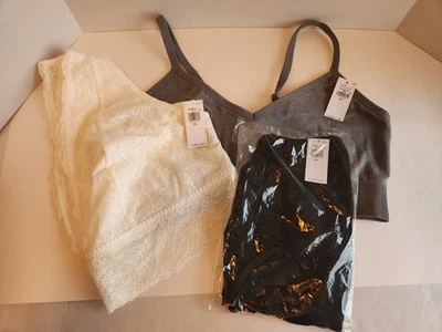 Old Navy Bralettes 3 件 XXL 全新带标签黑色白色花边灰色无缝罗纹长款 — 第 1/4 张图片