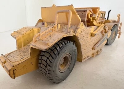 Norscot 55182 CAT 623G Elevating Scraper 1:50 Machines At Work Series - Image 1 of 4