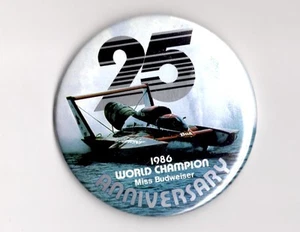 CAMPEONA DEL MUNDO 1986 MISS BUDWEISER 25 ANIVERSARIO PIN INSIGNIA - Imagen 1 de 2