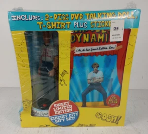 Napoleon Dynamite Limited Edition Circuit City Geschenkset 2 DVD, T-Shirt, Puppe Neu - Bild 1 von 5