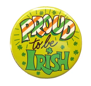 Russ BUTTON PIN St Patrick Vintage PROUD TO BE IRISH Caption with Shamrocks - Picture 1 of 3