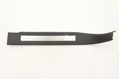 Chevrolet Suburban 2015-2020 puerta trasera izquierda umbral placa de desgaste fabricante de equipos originales 22884841 Foto 1 de 4