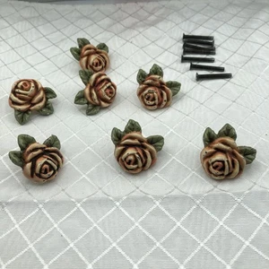 7 alte Schrankgriffe aus Gusseisen mit Schrauben - rustikale Bauernbeschläge - Bild 1 von 7