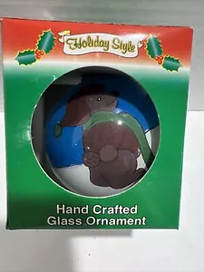 Urlaub handbemalt handgefertigtes Glasornament Weihnachtsbär Stechpalme - Bild 1 von 9