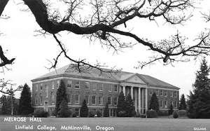 Tarjeta postal Melrose Hall Linfield College vista frontal McMinnville, OR de colección 1959 RPPC - Imagen 1 de 2