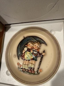 New - Vintage MJ Hummel First Edition 1975 Anniversary Plate Stormy Weather  10" - Picture 1 of 5