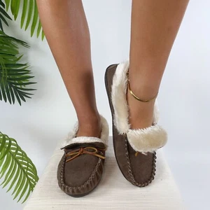 Vintage Clarks Brown Cozy Cottagecore Faux Fur Cabincore Moccasin Slippers / 9 - Picture 1 of 10