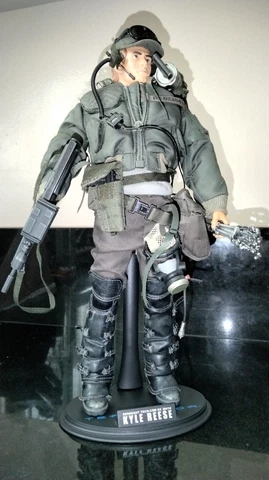 Hot Toys 1/6 Kyle Reese Terminator/Future War Movie Masterpiece Series 001 Cover