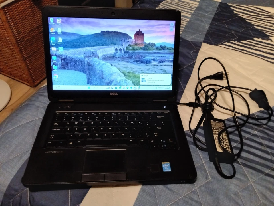 Dell Latitude E6430 14"( Intel Core I5-3340M, 2.7GHz, 4GB RAM) Laptop - Black - Image 1 of 2