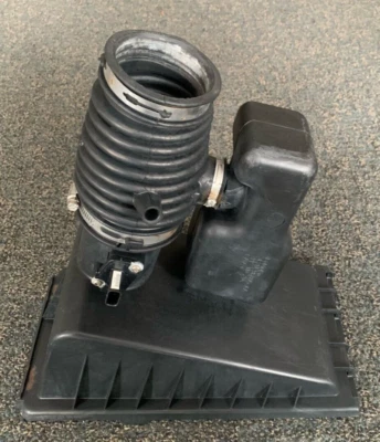 04-07 FORD FREESTAR AIR CLEANER COVER & mass air flow 3.9L CLEAN OEM - Image 1 of 4