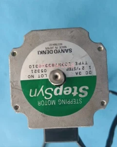 Motor paso a paso SANYO 103H7833-0310 usado 1 pieza - Imagen 1 de 3