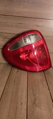 Lente de luz trasera izquierda Dodge Caravan de un 2005 grietas leer descripción Foto 1 de 4