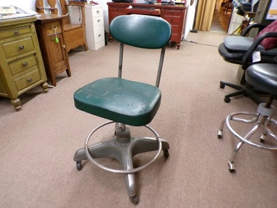Silla de oficina industrial vintage giratoria en buen estado de funcionamiento usada mediados de siglo moderna Foto 1 de 4
