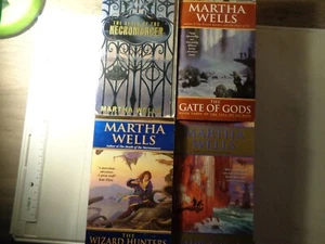 Martha Wells  3 book bundle (not 4)  The Fall of ILE-RIEN series - Foto 1 di 20