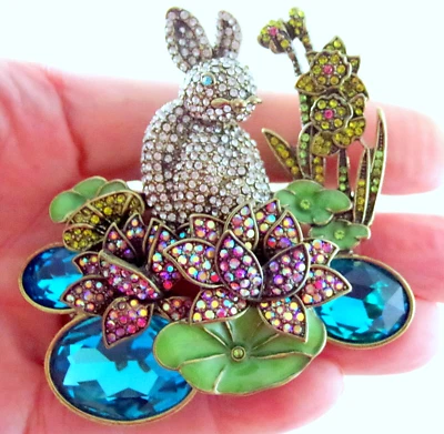 HEAVY 3D HEIDI DAUS CRYSTAL RHINESTONE EASTER BUNNY RABBIT LOTUS LILY PAD BROOCH - Image 1 of 4