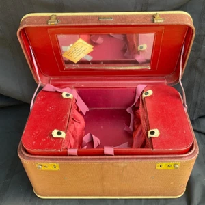1950s Oshkosh Brown Train Case Cosmetic Carry On Suitcase Luggage w/Insert Tray - Picture 1 of 19
