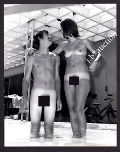 Nudism NUDE COUPLE WITH "TANLINES" IN POOL Nude Photo * 70s "L" KORENJAK Vintage - Picture 1 of 2
