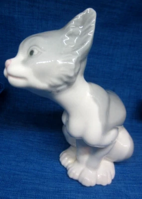 Lladro Cat Feed Me Gray & White  #5113 Retired 5 1/4" Hand Made In Spain - Image 1 of 4