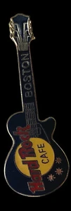 Hard Rock Cafe Boston schwarz goldfarbener Pin in Gitarrenform - Bild 1 von 5