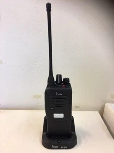 x1 ICOM IC-F2000 UHF Analogue Radio with BC-213 Desktop Charger and Power Lead. - Photo 1/4