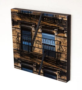 New York Fire Escape - Bild auf schwarzem Holzquadrat - 20 x 20 cm Feuertreppe - Bild 1 von 4