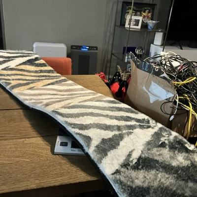 Akina Dalyn 斑马长条地毯,1 英尺 x 5 英尺 - 非常柔软 — 第 1/4 张图片