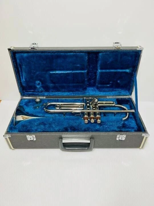 YAMAHA YTR-135 014167 Tromba con custodia rigida argento - Immagine 1 di 4