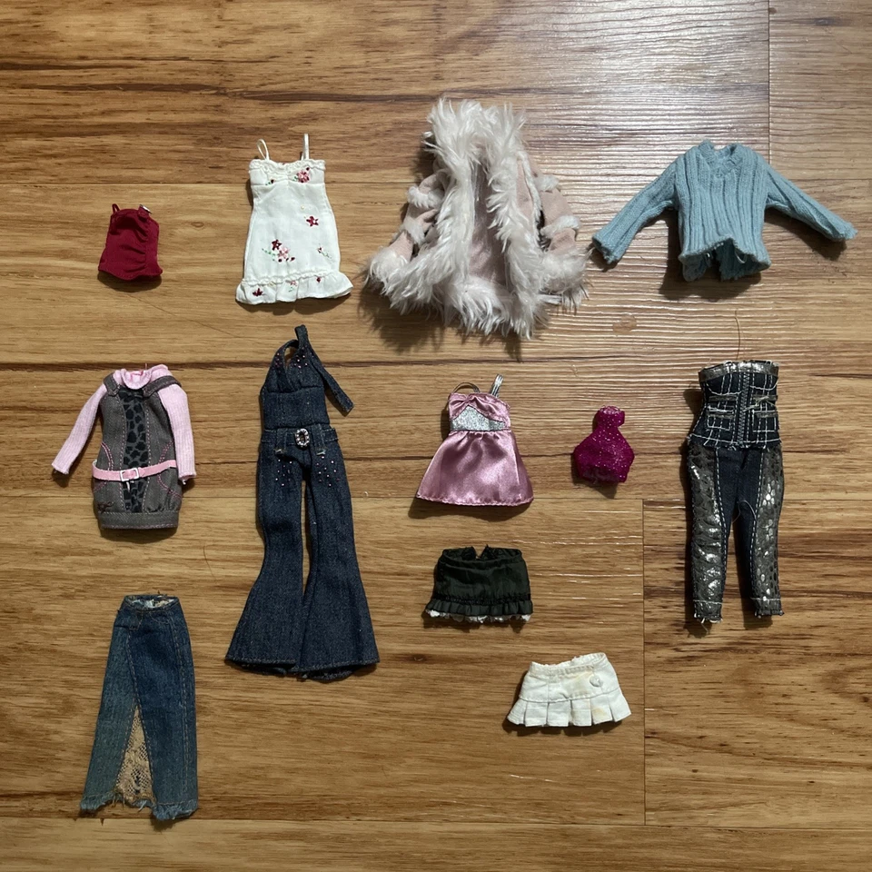 Lote de ropa Bratz (12 piezas)  Foto 1 de 1