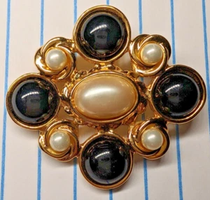 Vintage Black Cabochon and Faux Peal Brooch Pin, Gold Tone - Picture 1 of 3