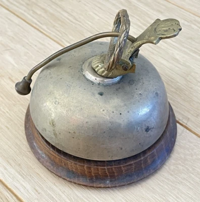 Ancienne Sonnette de table - Main de Fatma , socle en bois - Photo 1/4