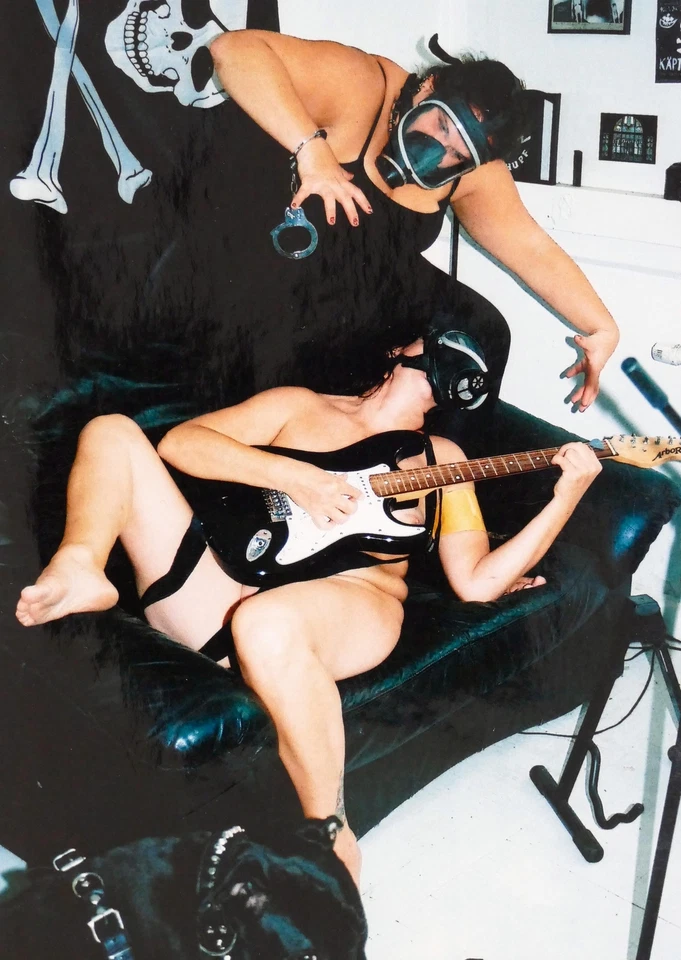 Marcel HOUF, Chaos - Sado Maso Jam Session mit Gsmaske - Fotographie - Bild 1 von 1