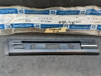 NOS 1985-87 OLDSMOBILE CALAIS RIGHT FRONT UPPER FENDER MOLDING 22519726 - Image 1 of 3