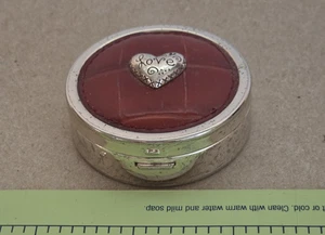 BRIGHTON LOVE BEAT PILL BOX NICE CONDITION RED WEBSITE 36.00 - Picture 1 of 3