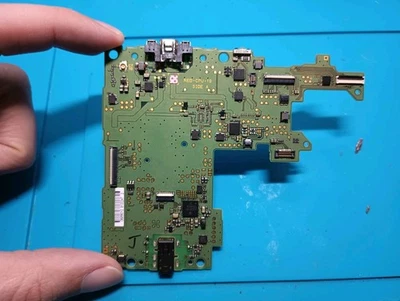 Broken 2015+ Version Nintendo NEW 3DS XL Main board / Motherboard For Parts - Image 1 of 4