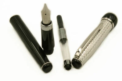 Pluma Estilográfica Roma 925 Plata y Negra Cartucho Negro Tipo Pelikan Plumín Mediano Foto 1 de 4