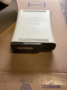 Microsoft XBox 360 Pro 4GB White Video Game Console Gaming System 360P Kids Room - Picture 1 of 9