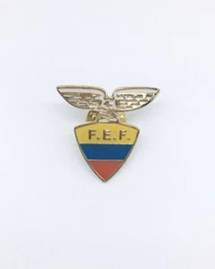 ECUADOR NATIONAL TEAM FOOTBALL SOCCER CREST ENAMEL PIN BADGE  - Picture 1 of 2
