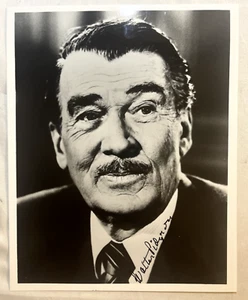 Walter Pidgeon Hollywood TV ACTOR Autographed 8x10 B&W Press Photo - Picture 1 of 2