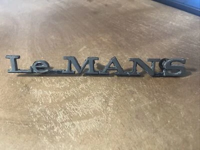 Emblema de carro Pontiac LeMans década de 1970 cromado 8” x 1” - Imagem 1 de 3