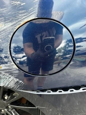 Tapa de tapa de tapa de gas para puerta de llenado de combustible 2016 17 18 19 20 21 22 23 Nissan Máxima Foto 1 de 4