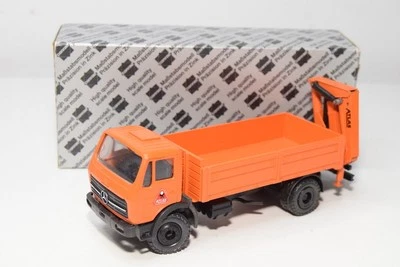 B71 1:50 CONRAD 3059 MERCEDES-BENZ TRUCK WITH ATLAS LOADING BACK GRU NMIB - Immagine 1 di 4
