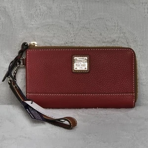 New Luxury Dooney & Bourke Red Pebble Grain Leather Folded Zip Wristlet Wallet - Picture 1 of 8