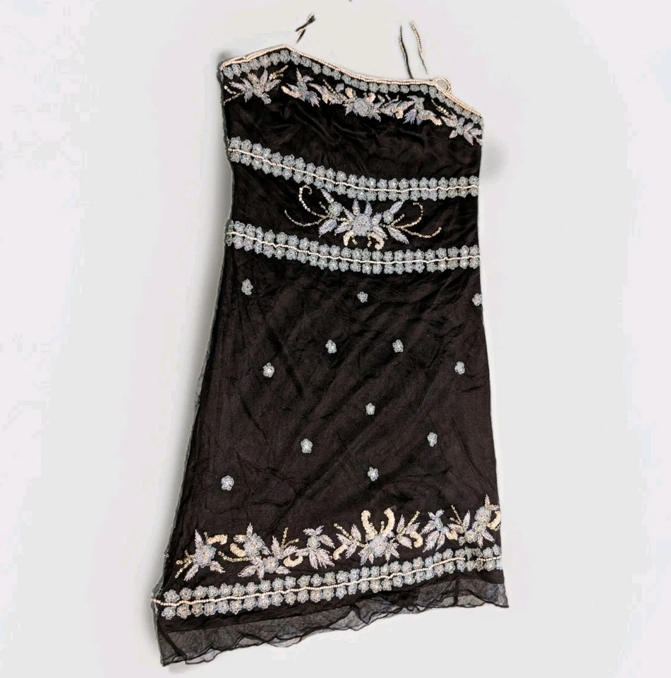 Vestido curto Marina preto alça espaguete branco azul lantejoulas frisadas tamanho 10 - Imagem 1 de 4